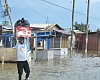 Some flood victims carrying their salvaged items to safety. Picture: DOUGLAS ANANE-FRIMPONG
