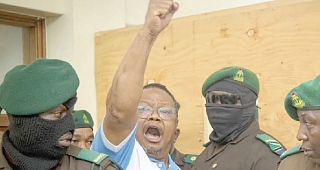 Tundu Lissu, Tanzanian opposition leader, shouting out a slogan to his supporters on his way to court