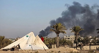 Smoke rises over western Deir al-Balah during an Israeli offensive on Monday