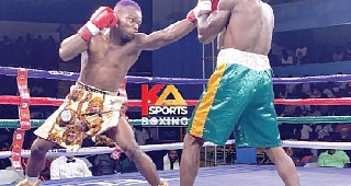 Wasiru ‘Gyata Bi’ Mohammed (left) connects with a powerful left  jab to the chin of Sadiq Oyakojo during their bout last Saturday