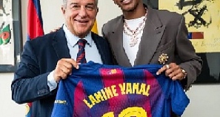 Barcelona confirm contract renewal, new jersey number for Lamine Yamal
