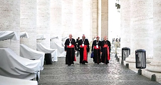 • All cardinals who will elect a new pope arrive in Rome