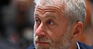 UK threatens to sue Abramovich over Chelsea sale