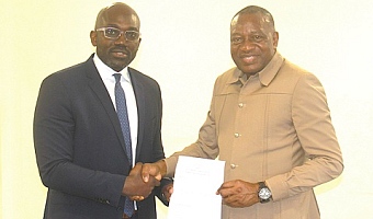 Opoku-Boahin (left) and Dr Pelpuo exchanging their respective signed documents