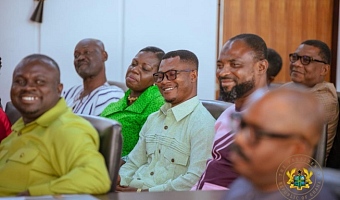 Albert Kwabena Dwumfuor (arrowed), President of the GJA, swearing in the new leadership of the GJA chapter in the Ashanti Region. From right are Kofi Adu Domfeh, Regional Chairman; Nicholas Osei-Wusu, Vice Chairperson; Beatrice Spio Gabbrah, General Secretary, and Dr Neta Kris Abiana Pasram, Treasurer. Seated behind are DCOP Emmanuel Teye Cudjoe (left), Regional Police Commander, and Dr Frank Amoakohene, Ashanti Regional Minister. Picture: EMMANUEL BAAH