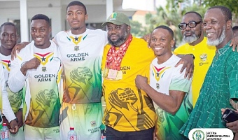 Mayor of Accra Michael Kpakpo Allotey (middle wearing cup) and GAF President Charles Osei Asibey (2nd from right) with some Golden Arms pullers during the event