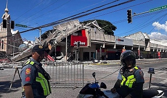 A Jollibee restaurant crumbled during the powerful quake