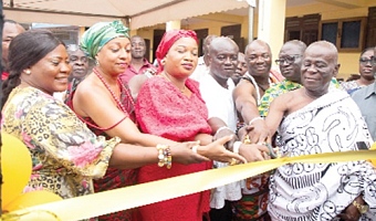 Naa Amorkor Shikafutru (3rd from left), Asere Amartse We Manye, cutting the sod with Nii Amakai lll (right), Asere Dzaasetse; Naa Kooley Tsuikpakpa l  (2nd from left), Asere Noyaa Manye; Rev. Patricia Esuman, and other officials after the event. INSET: The borehole drilling machine. Picture: CALEB VANDERPUYE