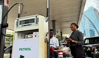 A customer stands beside a fuel attendant while buying petrol at an NNPC filling station, as fuel costs rise amid the U.S.-Israeli conflict with Iran, in Ikoyi, Lagos, Nigeria, March 9, 2026. REUTERS/Sodiq Adelakun/File Photo