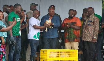 President John Dramani Mahama (middle), holding a broiler from the National Service Authority’s Farms at Papao. With him are Eric Opoku (right), Minister for Food and Agriculture; George Opare-Addo (2nd from right), Minister of Youth Development and Empowerment and some dignitaries. Picture: ELVIS NII NOI DOWUONA