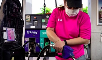 Oil prices plunge and shares jump on US-Iran ceasefire plan