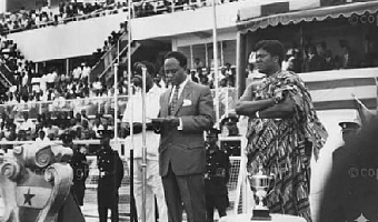 Ohene Djan standing firmly behind his mentor.Osagyefo Dr Kwame Nkrumah at a function at Accra Stadium