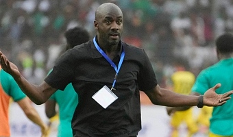 Vote of confidence: Otto Addo and GFA boss, Kurt Simeon-Okraku (right)