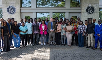 Rolf Olson (middle) will with the facilitators and the journalists who benefited from the training programme