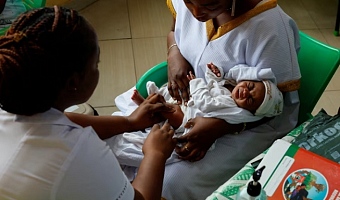 A health worker administers a dose of the RTS,S malaria vaccine, also known as Mosquirix, at the Mother and Child Hospital in Kasoa, Ghana. REUTERS/Francis Kokoroko