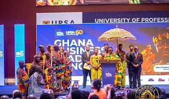 Dr Kofi Kodua Sarpong (4th from right), Chancellor, UPSA, presenting a canvas to Otumfuo Osei Tutu II (2nd from left), the Asantehene. Looking on are some members of the Asantehene’s entourage and other officials of UPSA. Picture: ERNEST KODZI