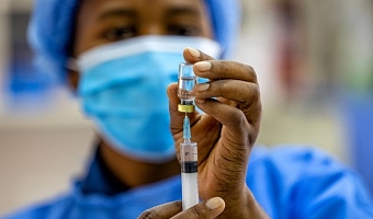 An infant waits to receive a dose of the RTS,S malaria vaccine, also known as Mosquirix, at the Mother and Child Hospital in Kasoa, Ghana, November 19, 2025. REUTERS/Francis Kokoroko/File Photo