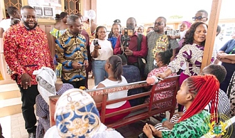 Kwabena Mintah Akandoh (2nd from left),  Minister of Health, speaking to some patients at the hospital. Standing left is Michael Kpakpo Allotey,  Chief Executive of AMA