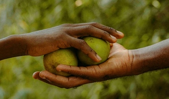 People are kinder in poorer environments than rich ones, new study reveals