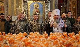 Metropolitan Epiphanius I, head of the Orthodox Church of Ukraine, sprinkled holy water to bless Easter cakes being transferred to Ukrainian servicemen on the front line this week