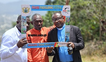 Spectacular aerial displays thrill crowds at Kwahu Paragliding Festival opening