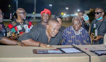 Okatakyie Nana Anim I (middle) with family members and sympathisers receiving the remains of Nana Gyan-Apenteng at the Kotoka International Airport
