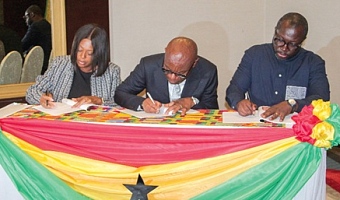 Kwasi Agyei (middle), Controller and Accountant General, John Awuah (right), CEO, Ghana Association of Banks, and Akosua Blay (left), Chief Business Officer, Ghana Interbank Payment and Settlement Systems Limited (GHIPSS), signing the agreement. Picture: ERNEST KODZI