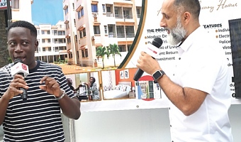 Kweku Zurek (left) Assistant Editor, Graphic Digital, speaking with a representative of Sethi Group