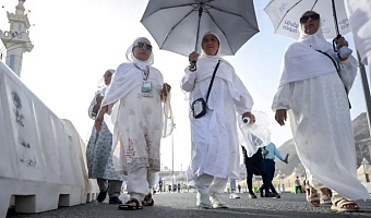 The pilgrims had to contend with temperatures of 45C on the first day of the Hajj