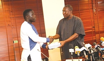 Alexander Afenyo-Markin (right), Minority Leader, presenting the envelopes containing the cash to Xorvi Gideon Senator, the president of the association