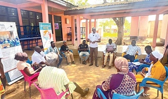 Wahabu Salam, Northern Regional Cordinator of E4L Programme, facilitating the training