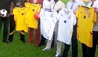 • Will Stevens (2nd from right) with Rolf Olson (right) and some former Black Stars players displaying replica jerseys