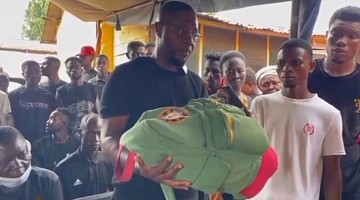 The CEO presented Frimpong's bag to the family.