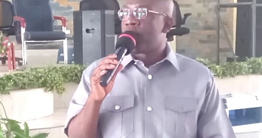 A section of the cocoa farmers. INSET:  Kojo Oppong Nkrumah, Member of Parliament for Ofoase Ayirebi Constituency, speaking at the forum