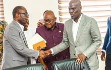 Haruna Iddrisu (right), Minister of Education, in a handshake with Prof. Ernest Kofi Davies (left), Director General, Ghana Education Service, after the meeting with the three-teacher unions. With them is Dr George Smith-Graham (middle), Chief Executive Officer, Fair Wages and Salaries Commission