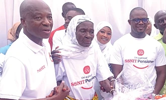 Madam Zenabu Dagomba (2nd from left) with officials of SSNIT at the ceremony