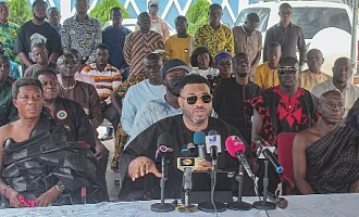 Nana Kwadwo Safo Akofena, Head, Kristo Asafo Church, addressing the media. With him are Nana Kwabena Karikari (left), Spokesperson, Kantanka family; some members of the Kristo Asafo Church and other family members. Picture: ERNEST KODZI