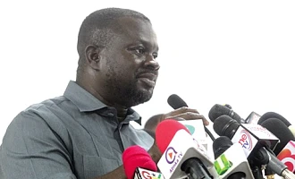 Albert Kwabena Dwumfour, President of the Ghana Journalists Association, speaking to journalists during the meeting. Picture: ESTHER ADJORKOR ADJEI